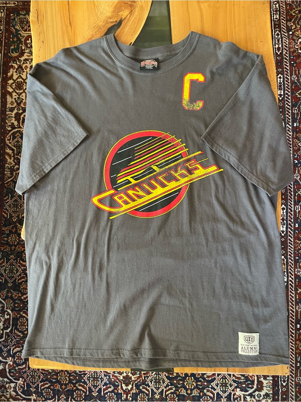 Canucks Smyl Puck And Skate Logo Made In Canada Tee XXL